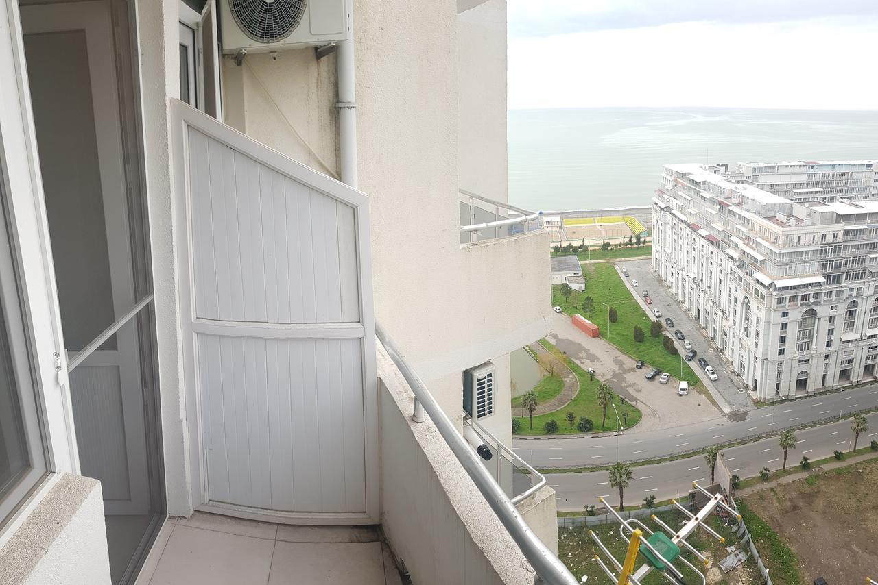 Apartment In Front Of Mcdonald'S Батуми Экстерьер фото